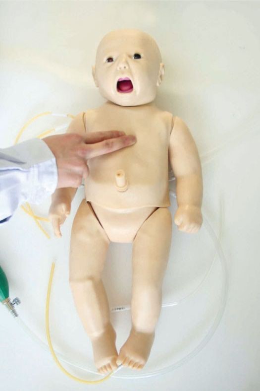 Manichino pediatrico di simulazione del neonato con la gestione della via aerea per addestramento di abilità di emergenza