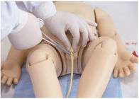 Cateterizzazione uretrale che prepara il simulatore pediatrico dello SGS